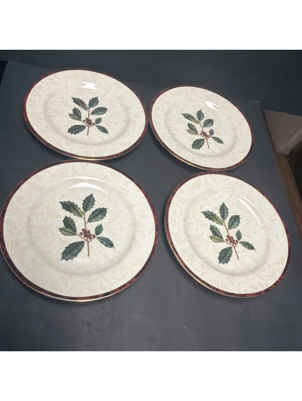 VINTAGE Hallmark Home by SAKURA Christmas Holly Salad Dessert Plate Set of 4
